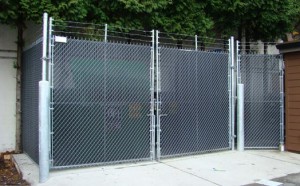 Chainlink fencing gate